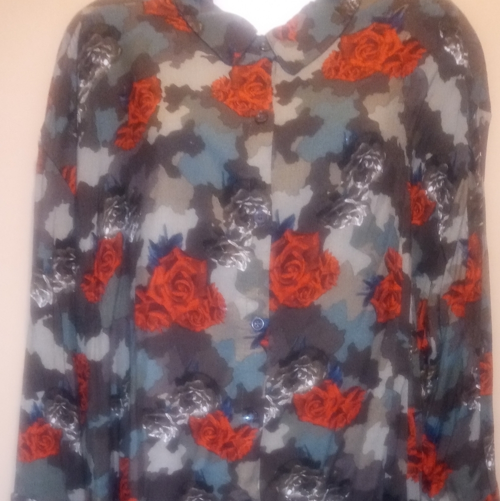 💚🌹Long camoflague top/duster with button front. 🌹💚